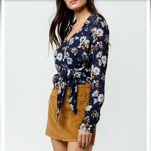 Mimi Chica Floral Blouse‎ size medium Surplice tie front top fall collared